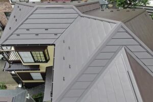 新しい屋根材（横暖ルーフの施工）